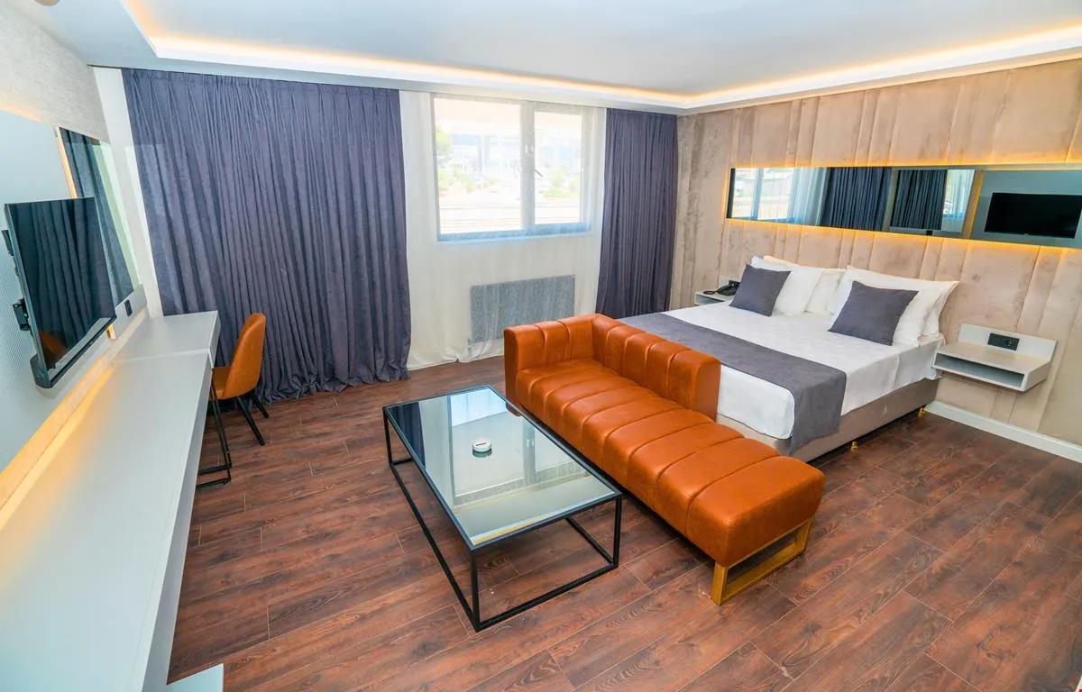 216 Station Suite