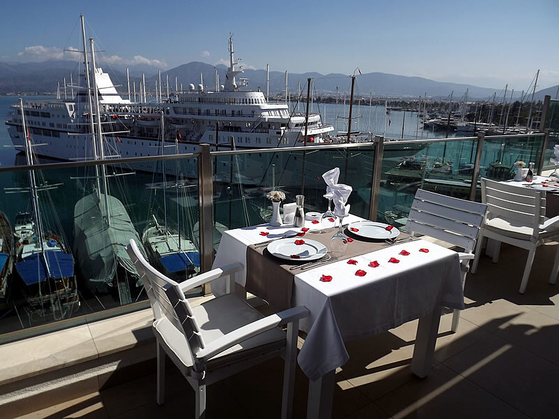 Alesta Yacht Hotel