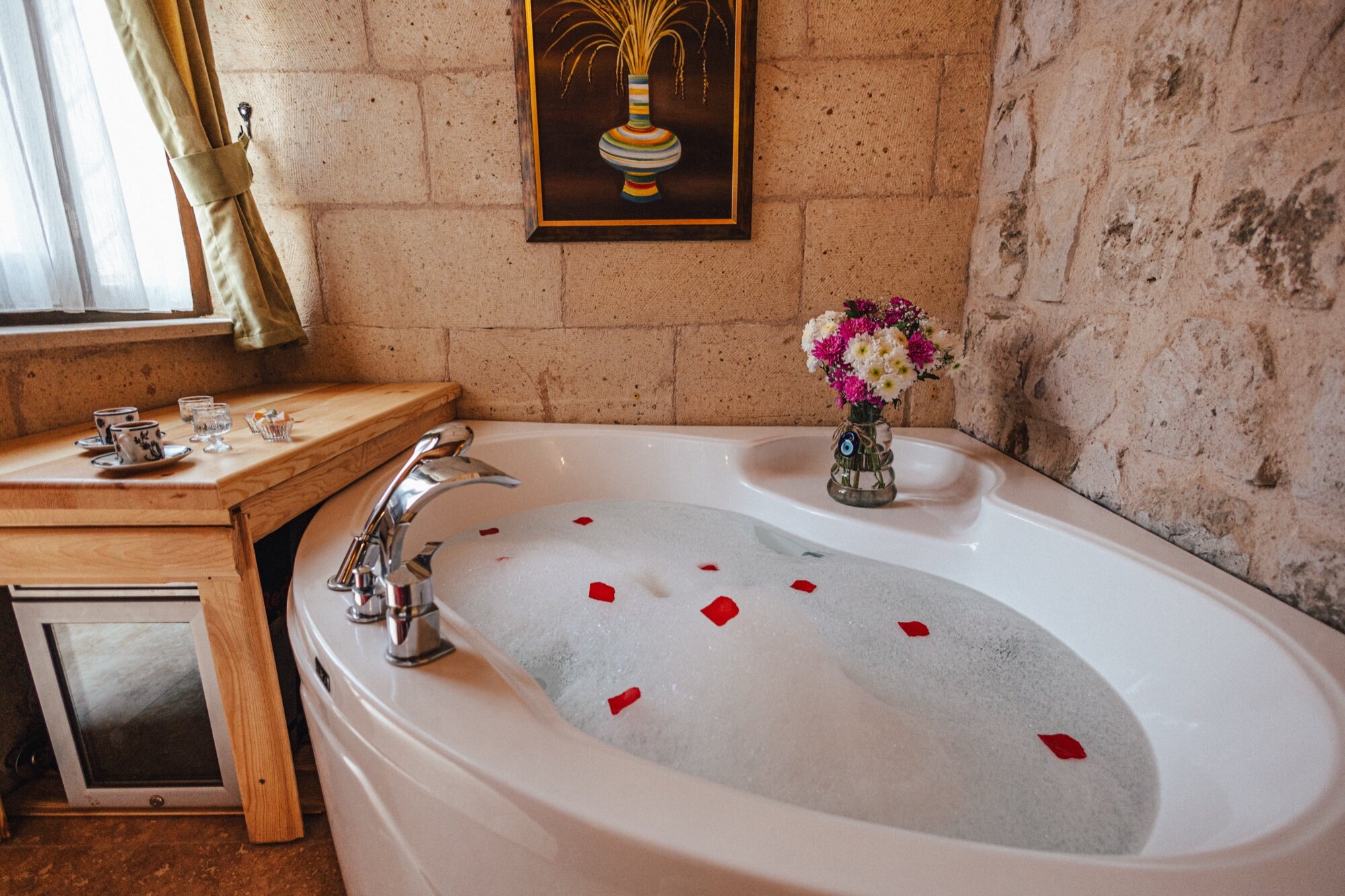 Deluxe Jacuzzi Room, Courtyard View