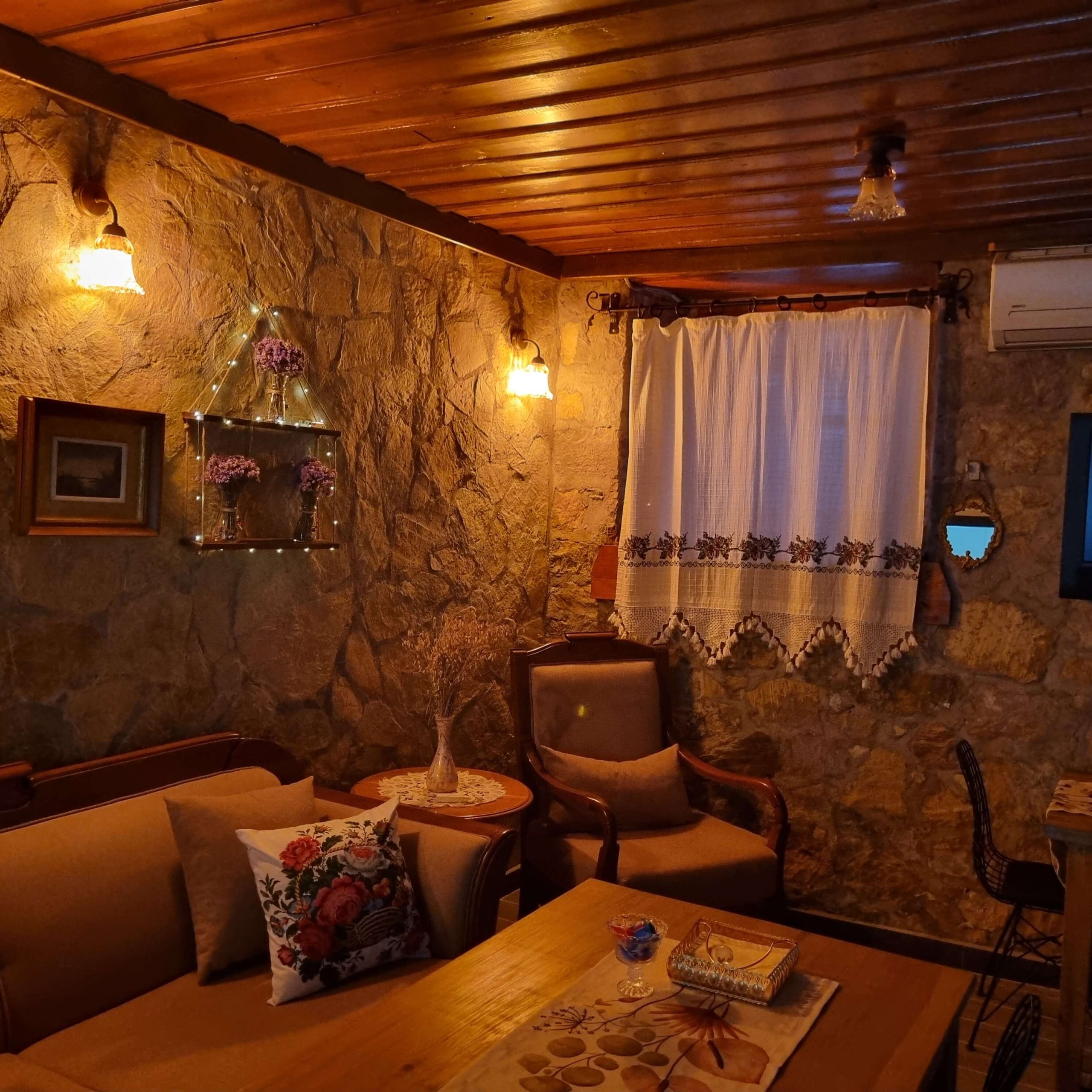 Olivia 1845 Guest House