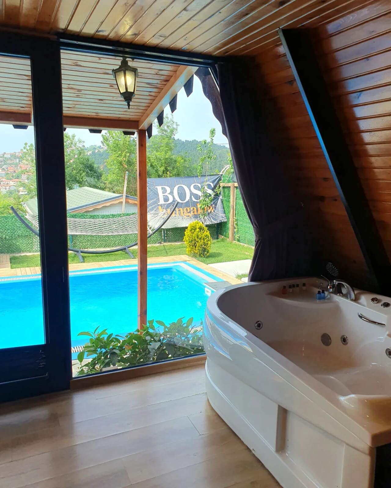 Queen Bungalov Isıtmalı Havuz ve Jakuzili
