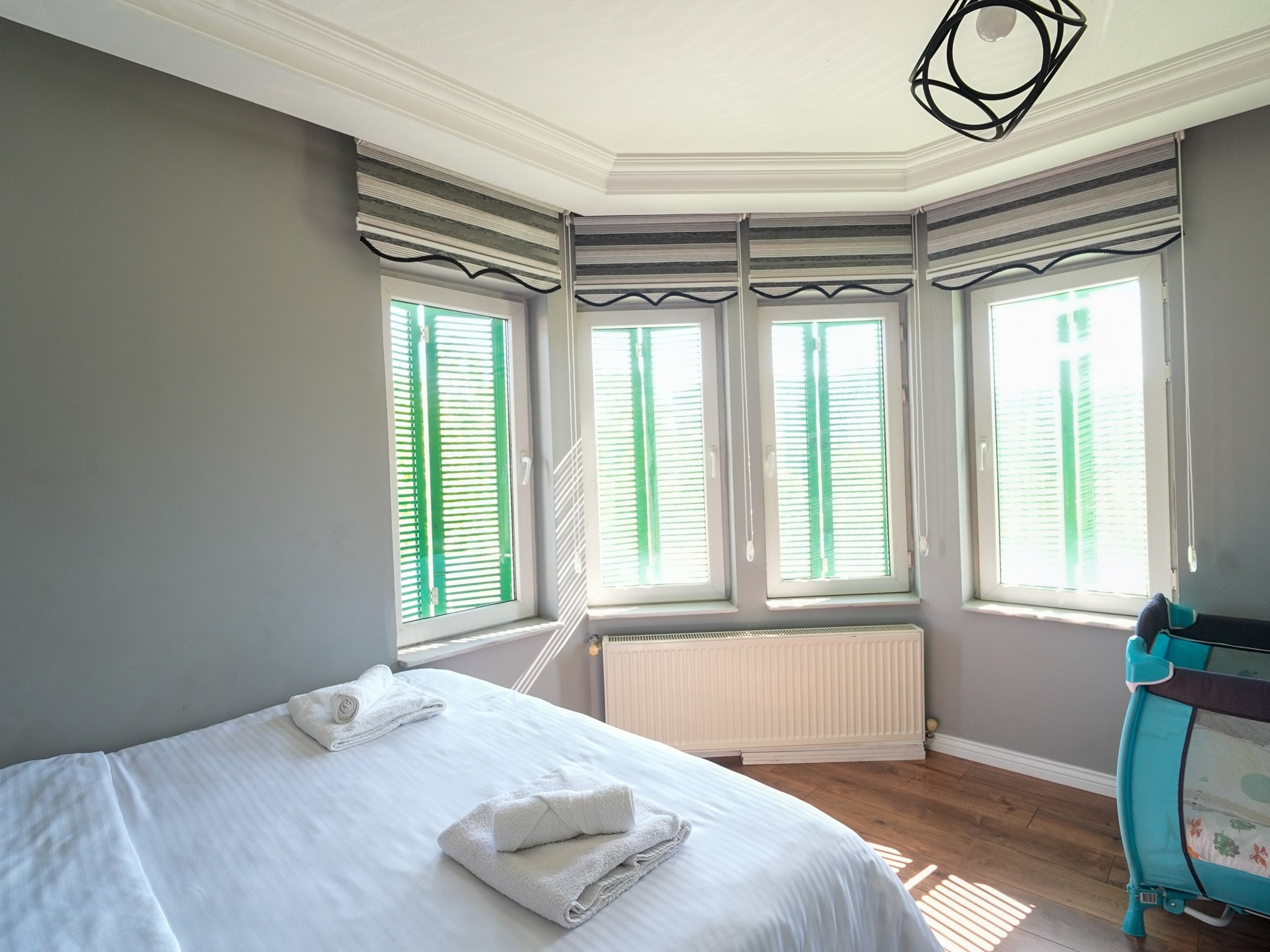 Yeşil Panjurlu Villa · 71