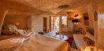 Deluxe Cave Room Görseli