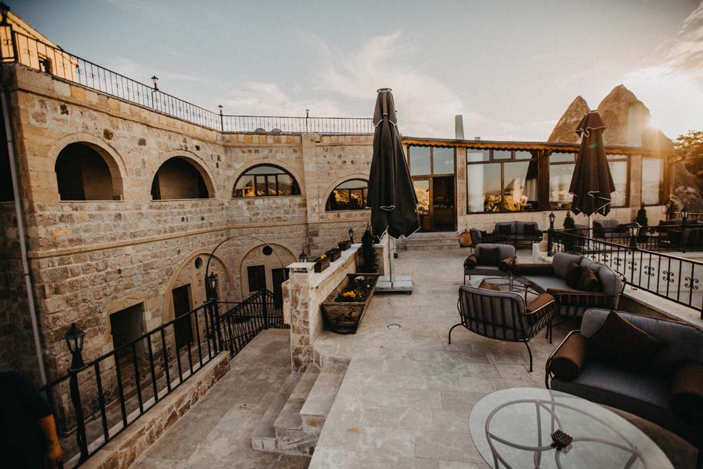 Alia Cave Otel