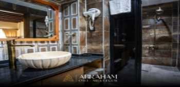 Abraham Otel · 30