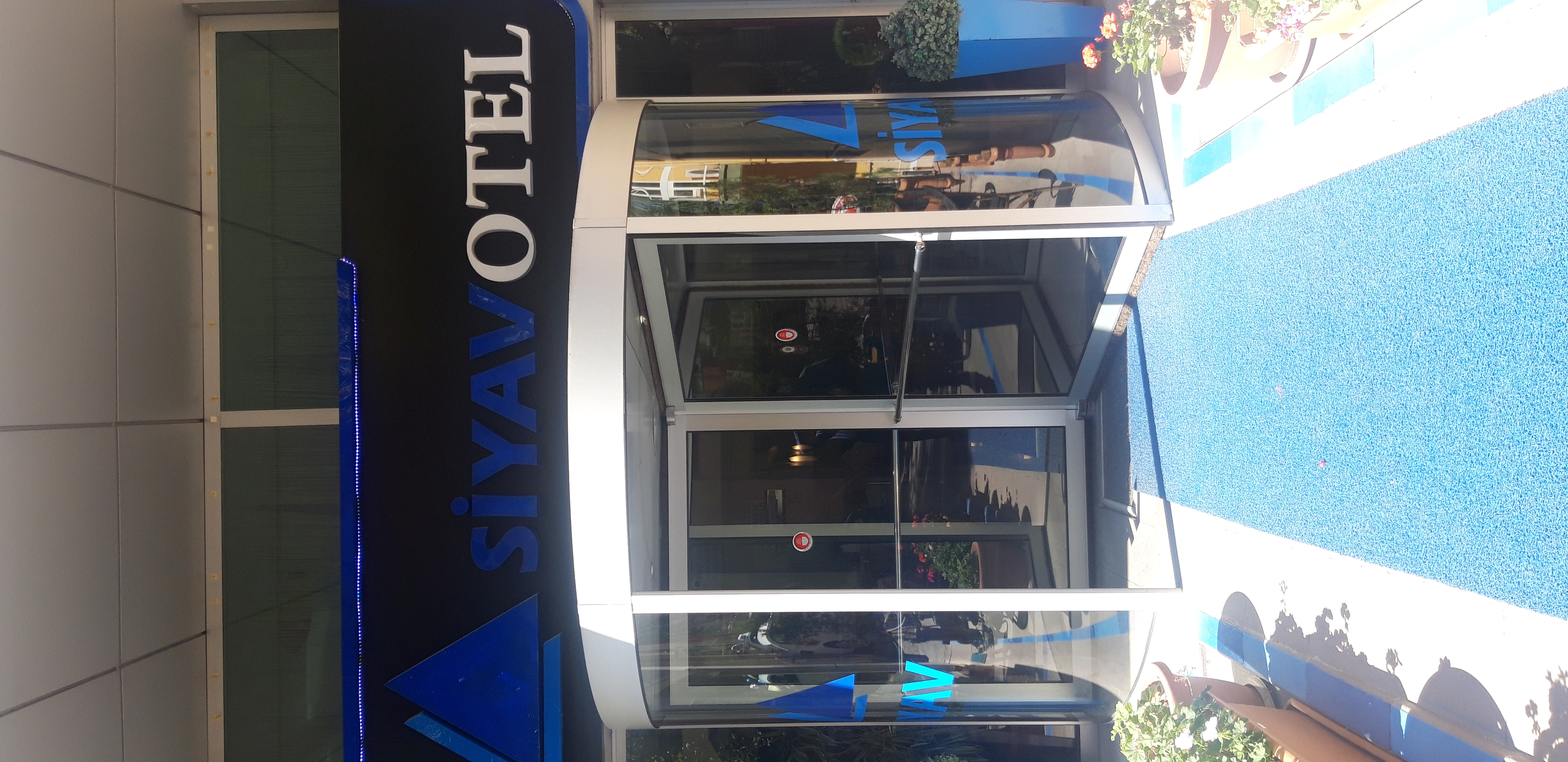 Siyav Otel
