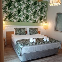 Dolphin Park Hotel