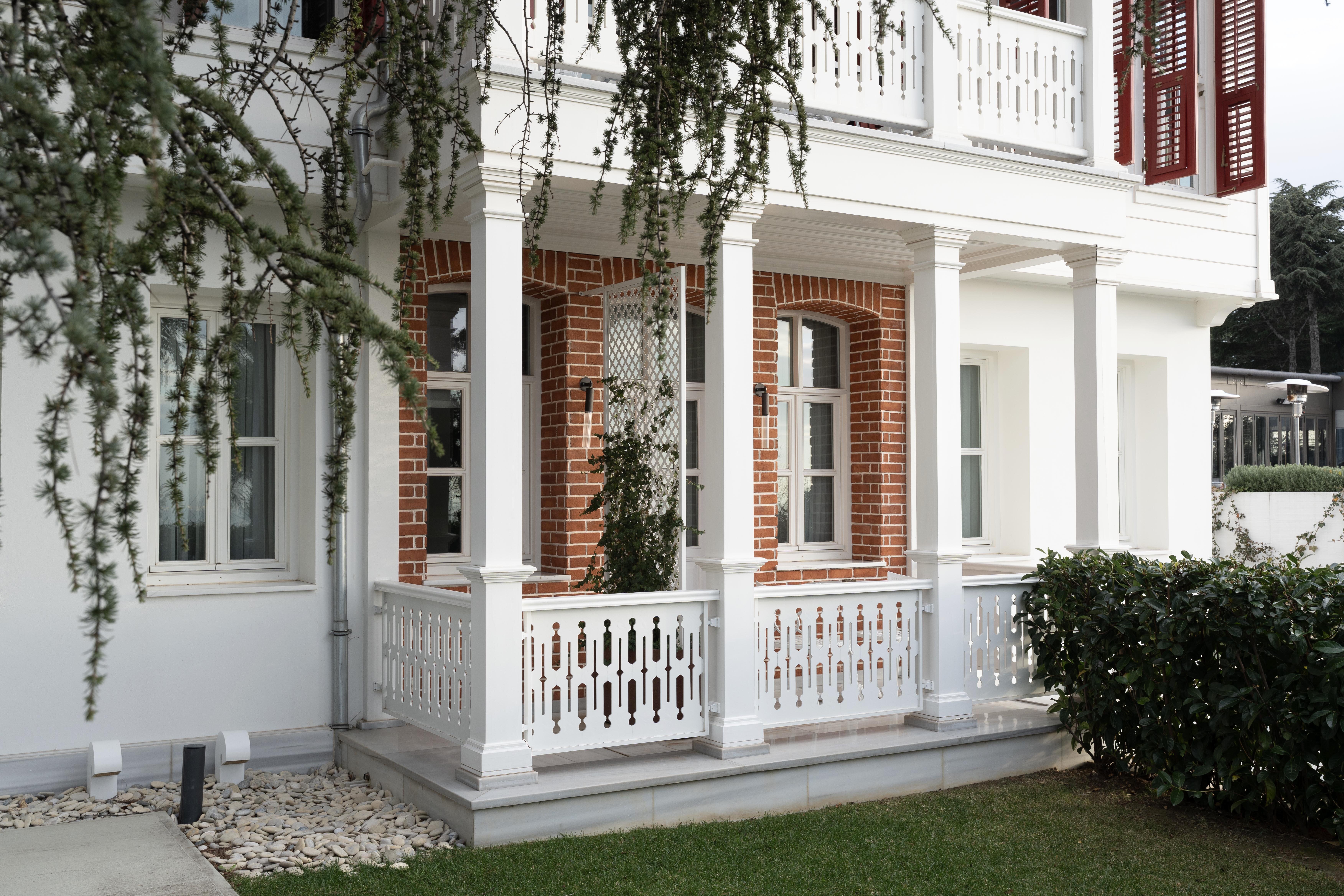 Superıor Queen with Balcony
