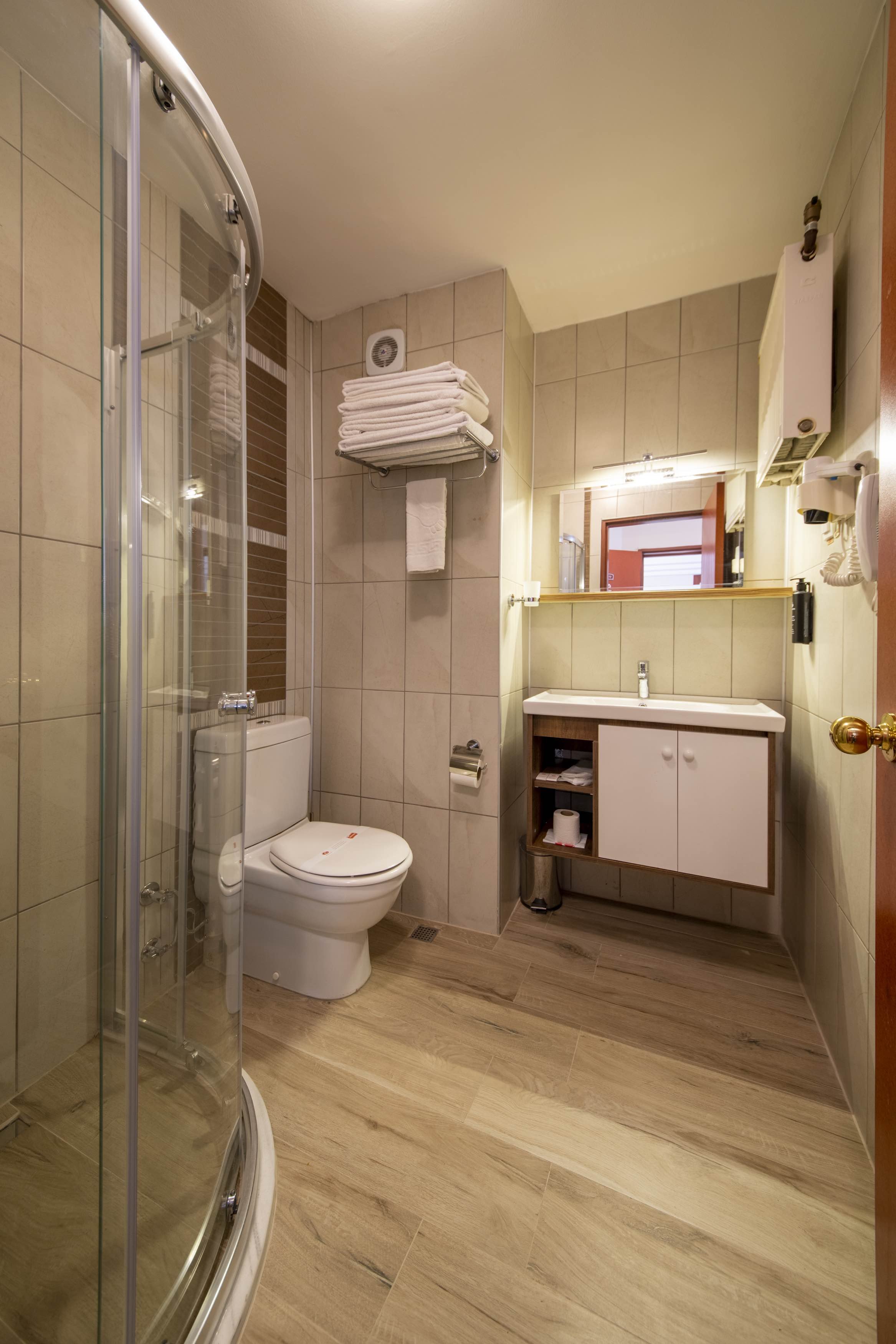 Çanak Hotel · 15