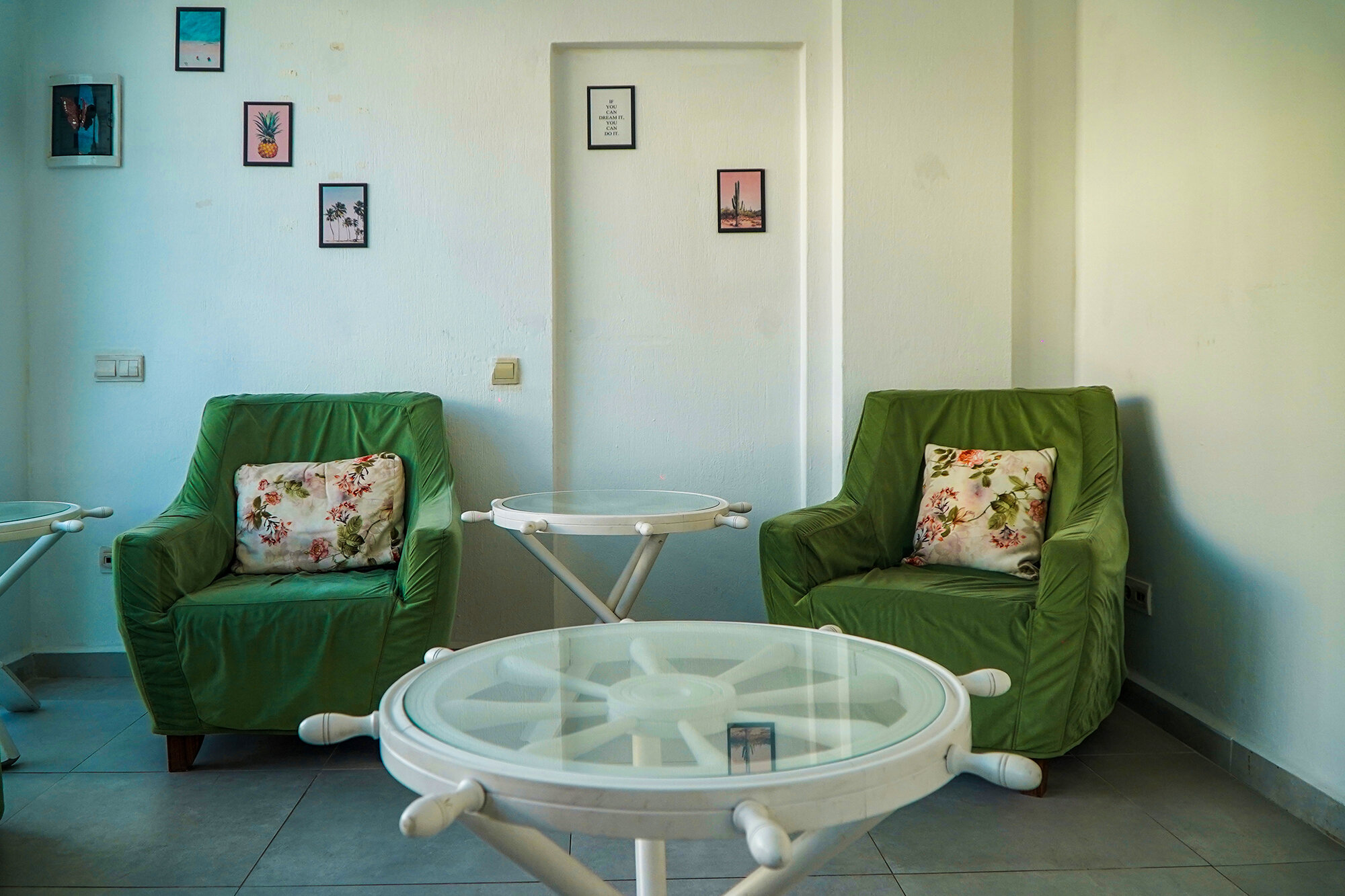 Nagi Beach Hotel · 4