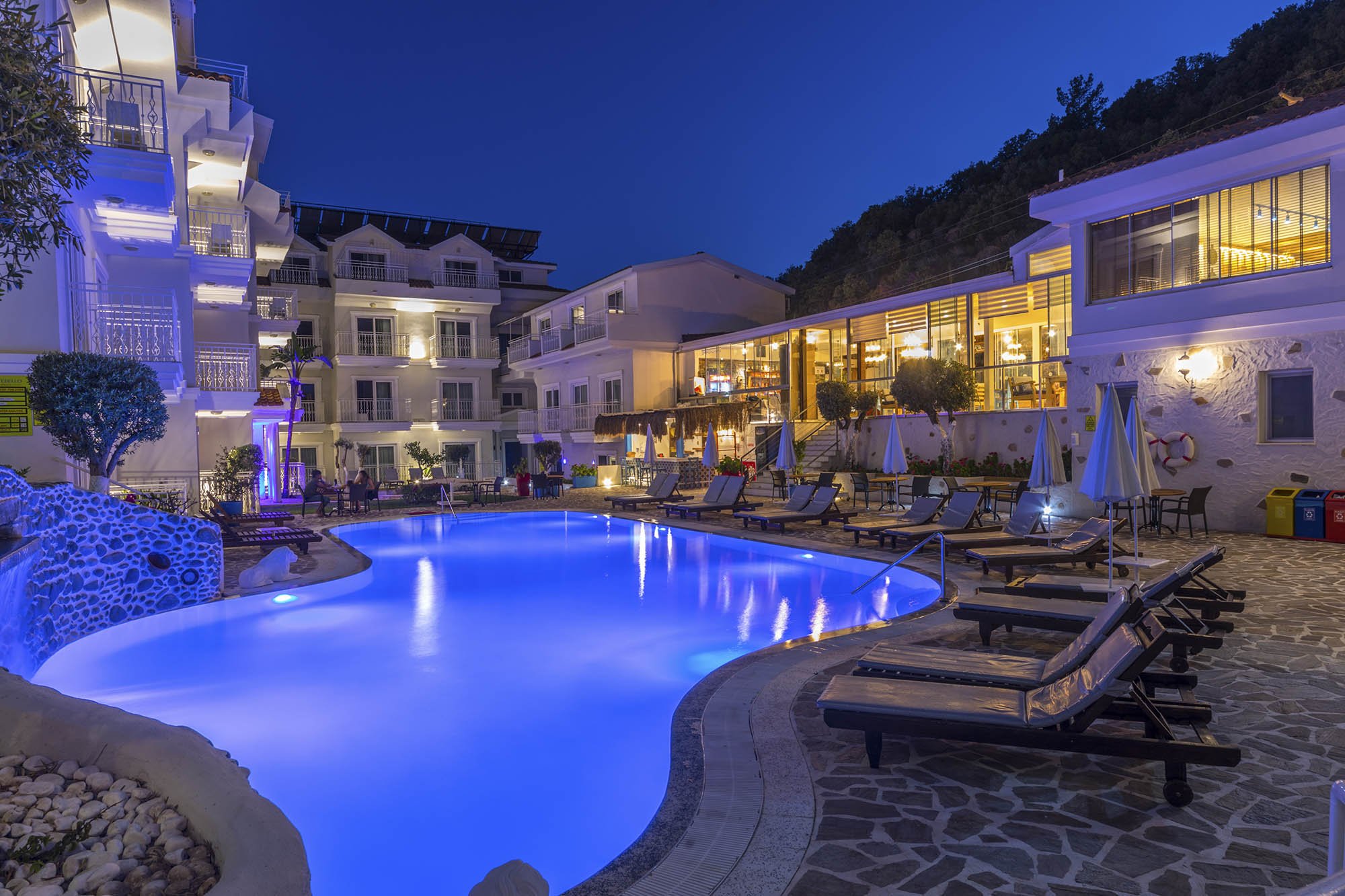 Montebello Deluxe Hotel
