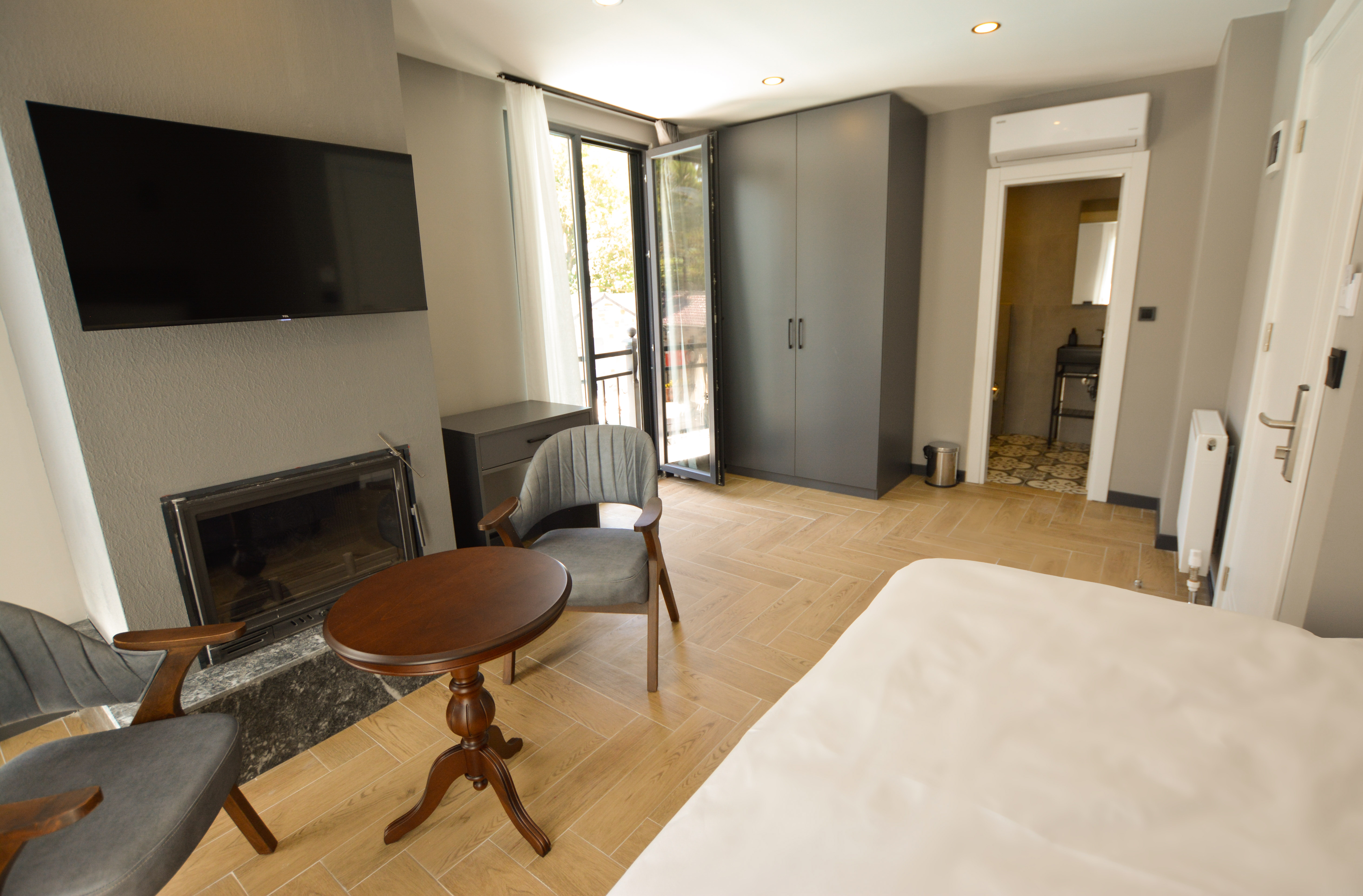 Deluxe Room, Pool View