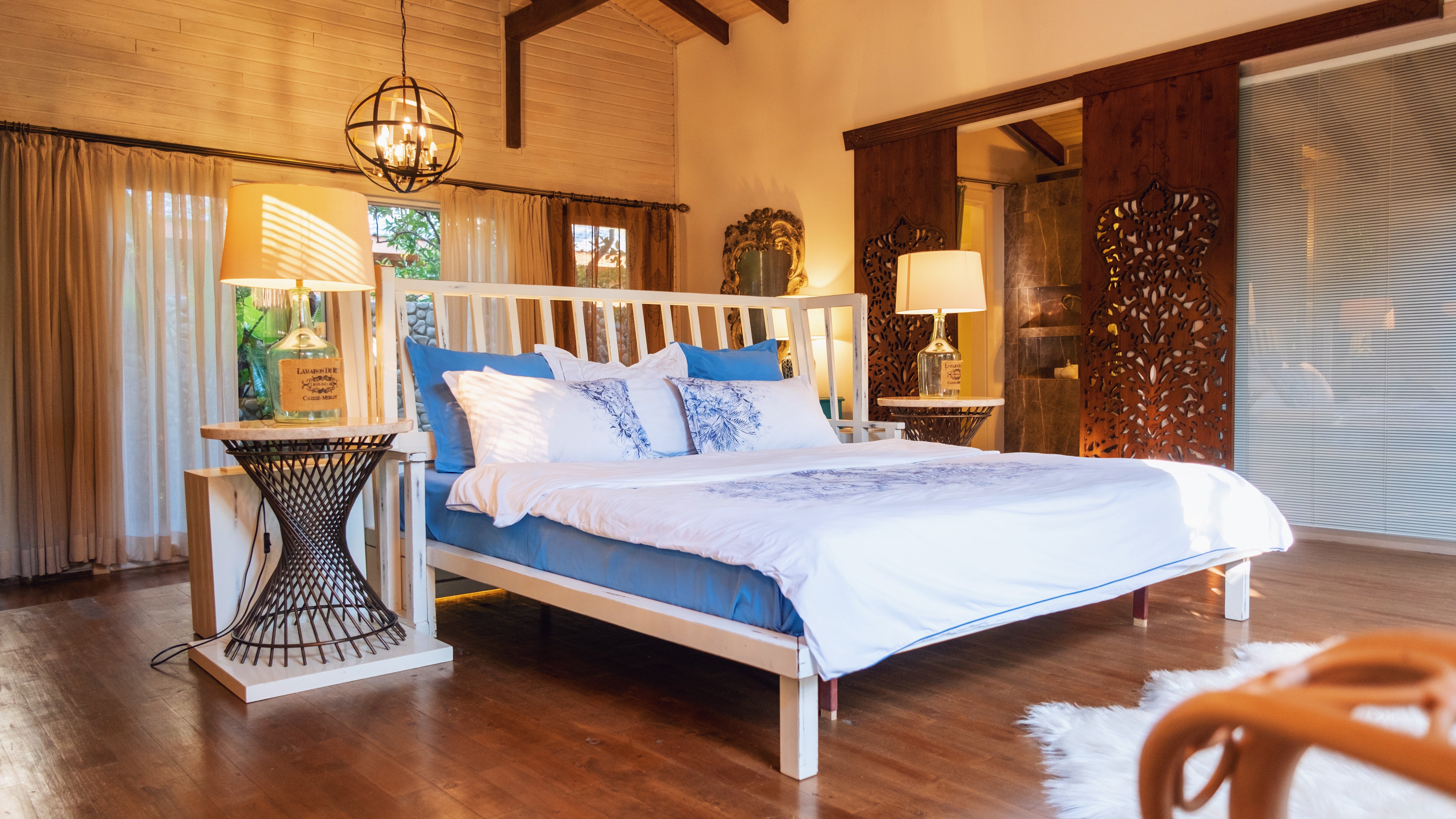Jakuzili ve Şömineli Deluxe Bungalow