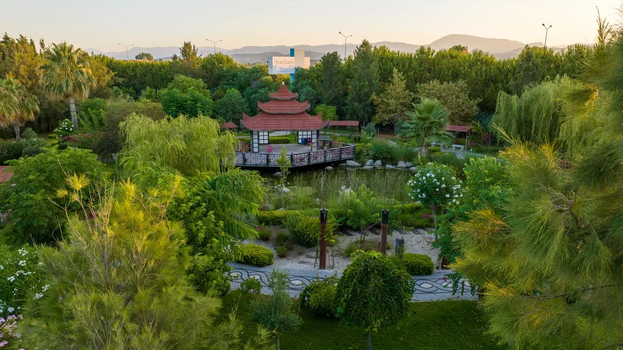 Flora Garden Beach (+16 Adults Only)