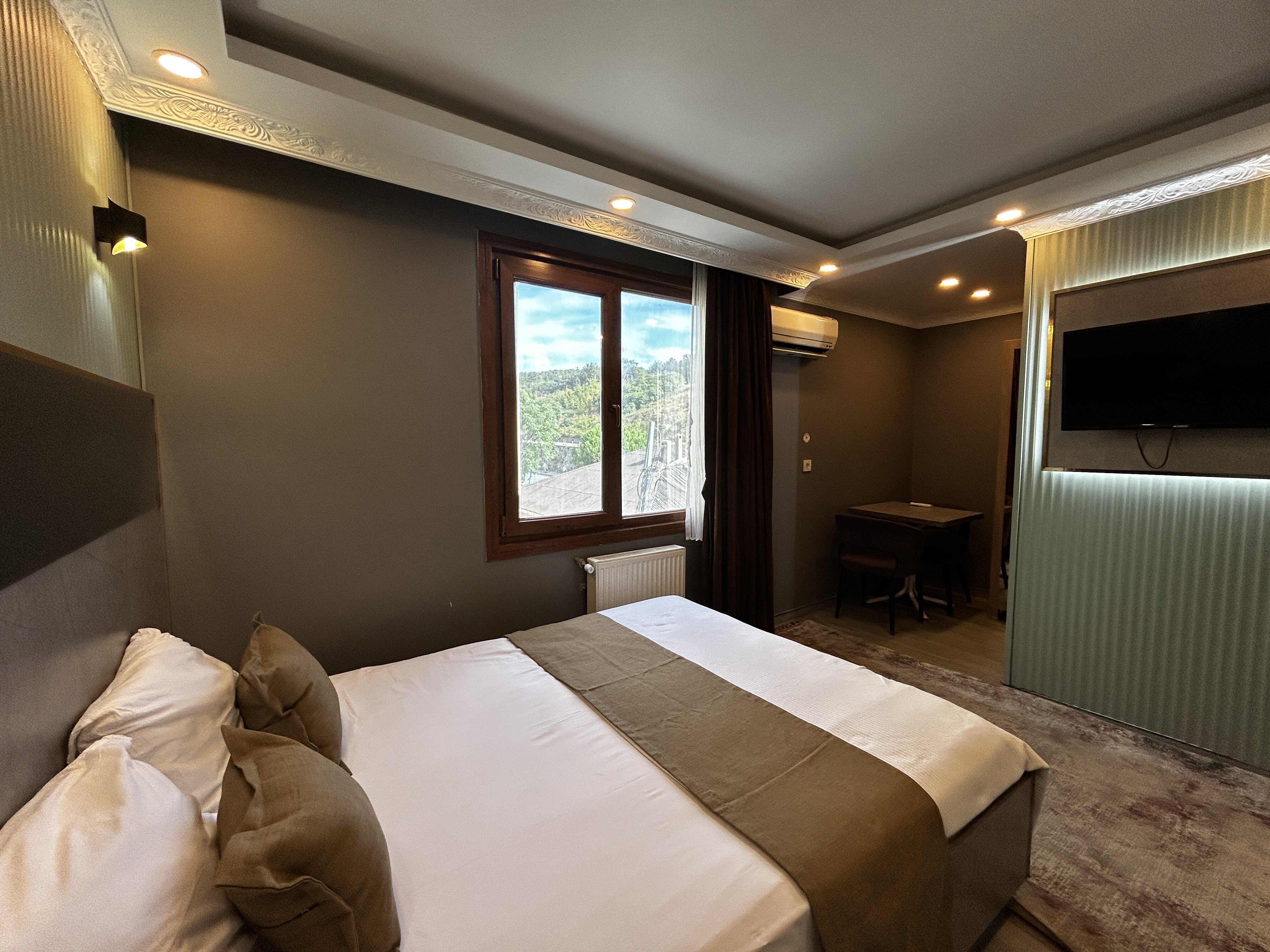 Quard Room
