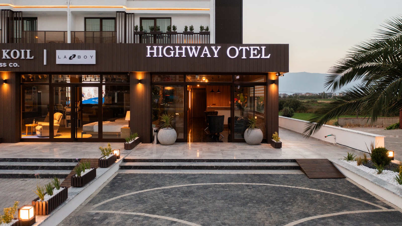 E87 Highway Otel