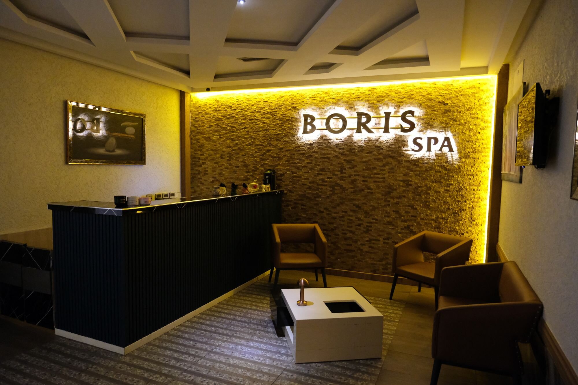 Boris Hotel · 44
