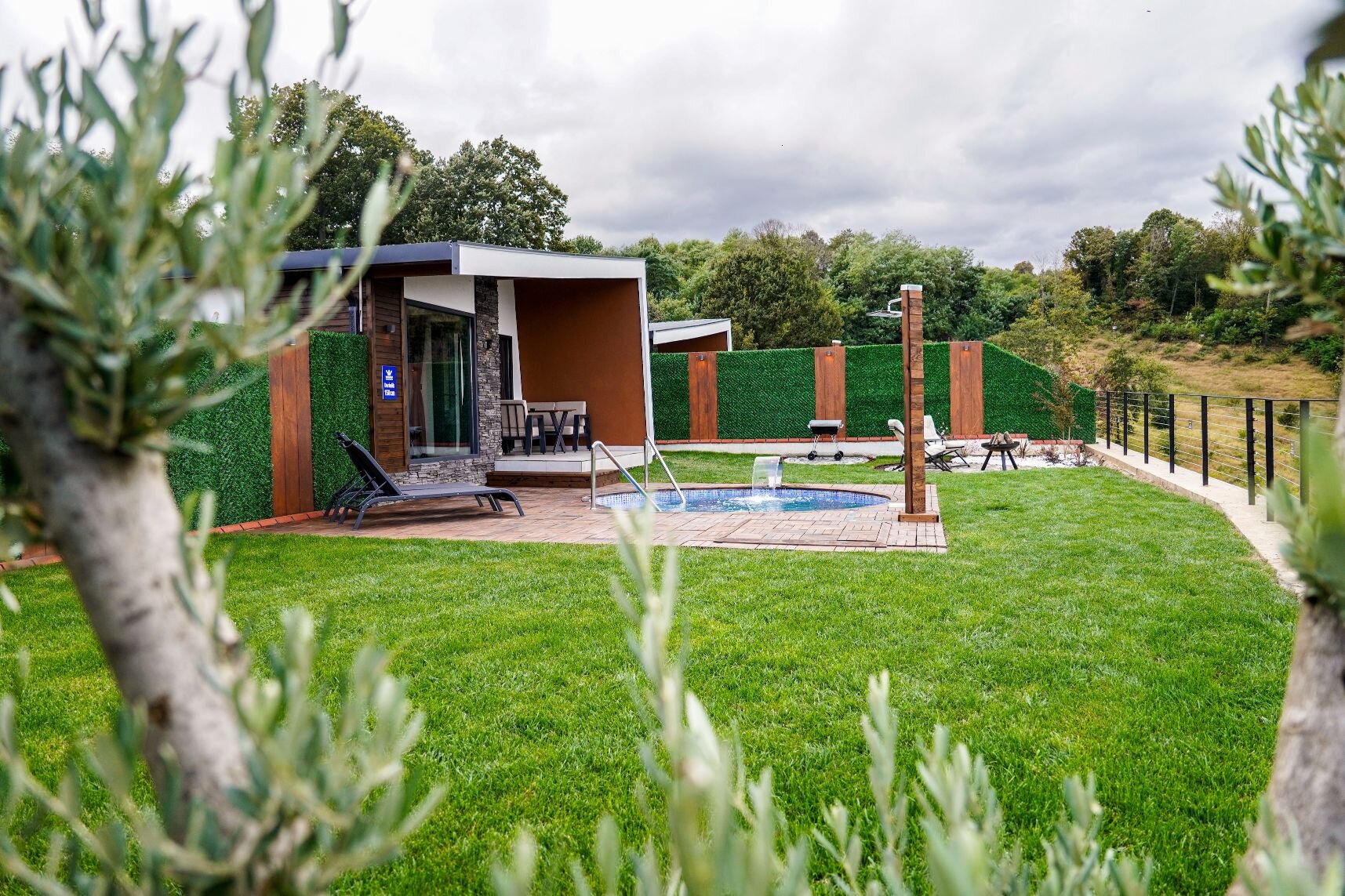 Garden Suite Lake View