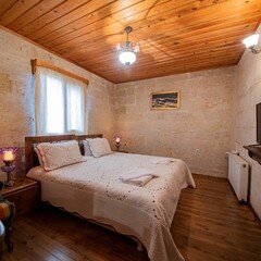 Old Greek House · 12