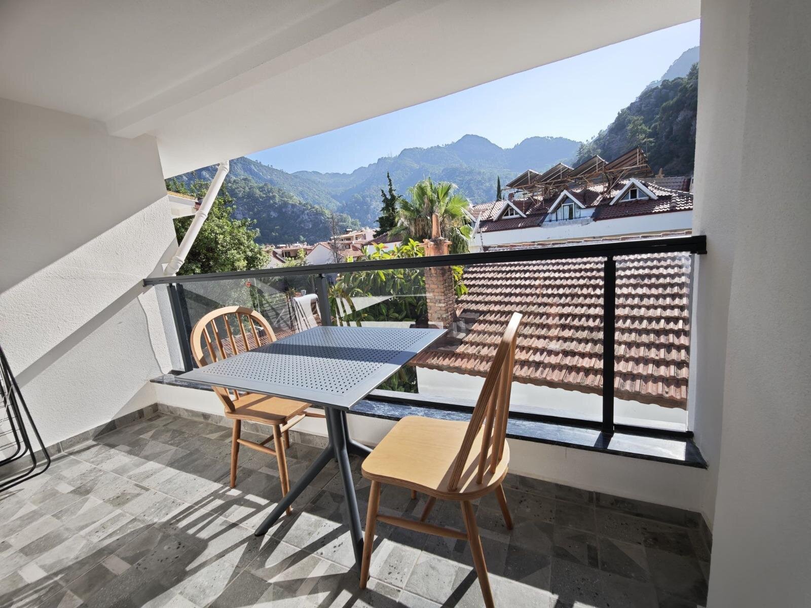 Dağ ve Orman Manzaralı 1+0 Deluxe Suite.