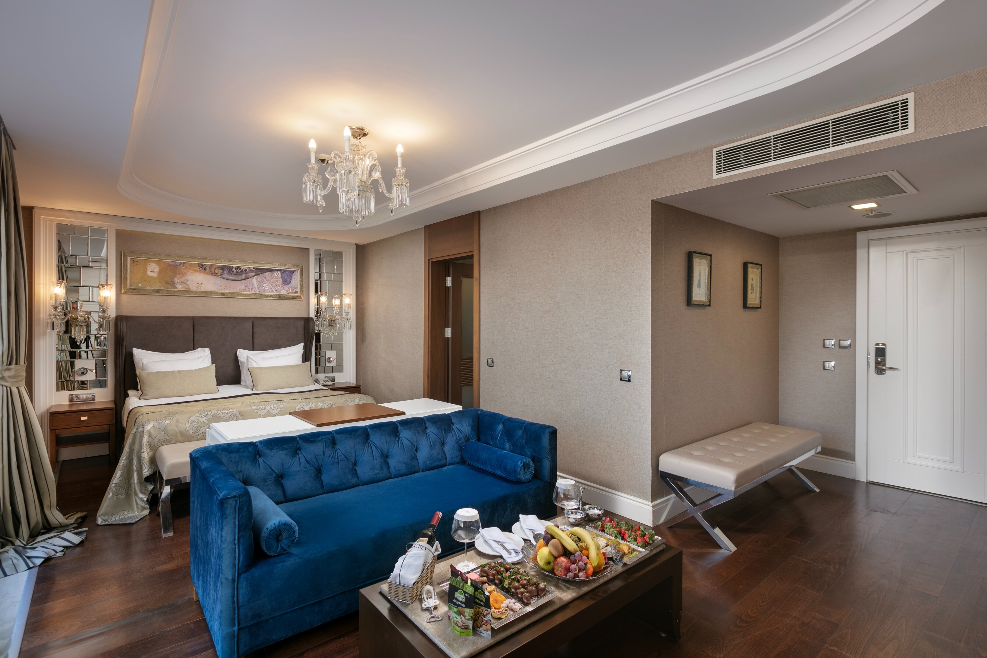 Deluxe One Bedroom Suite