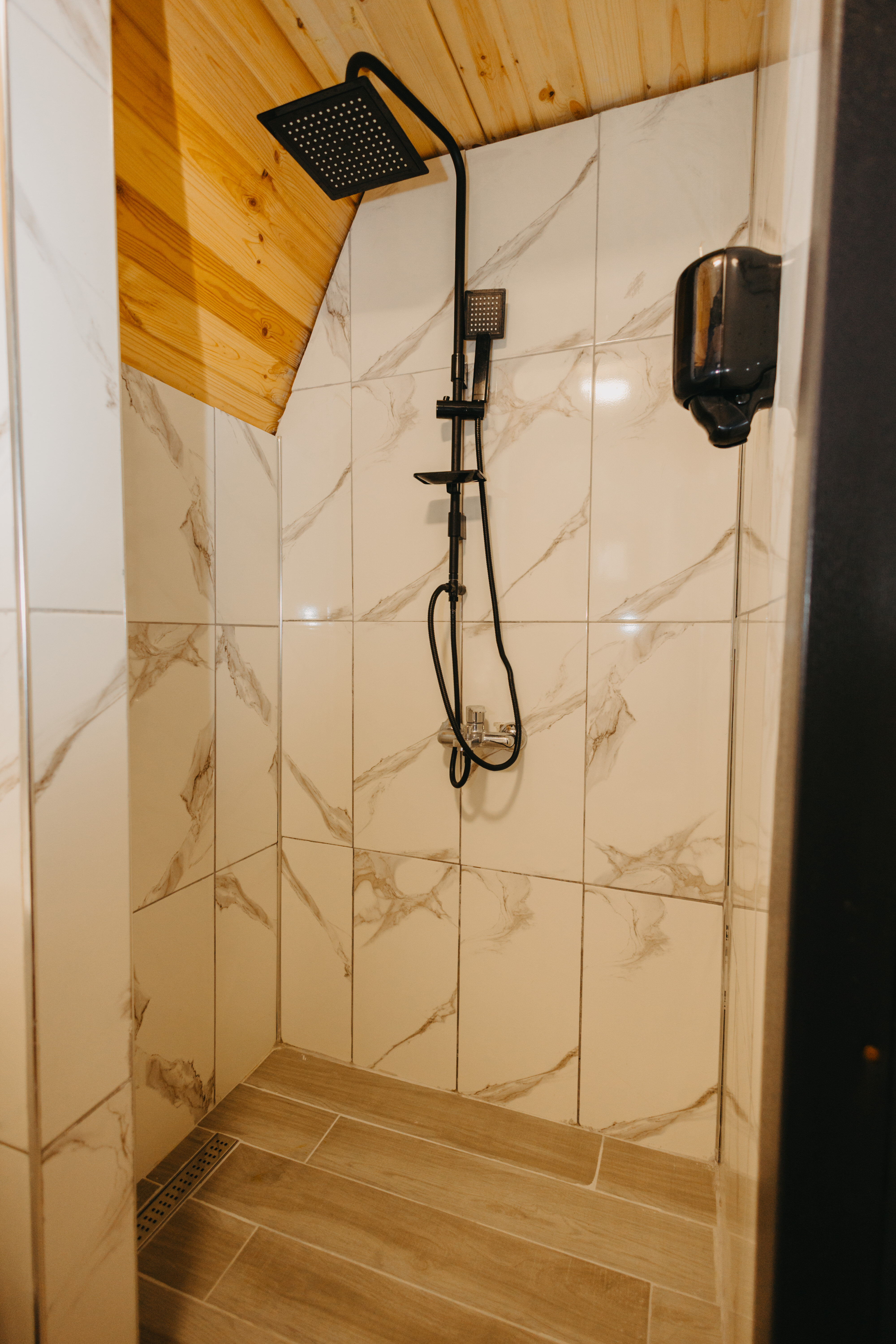 Isıtmalı Havuzlu Orman Manzaralı Bungalov