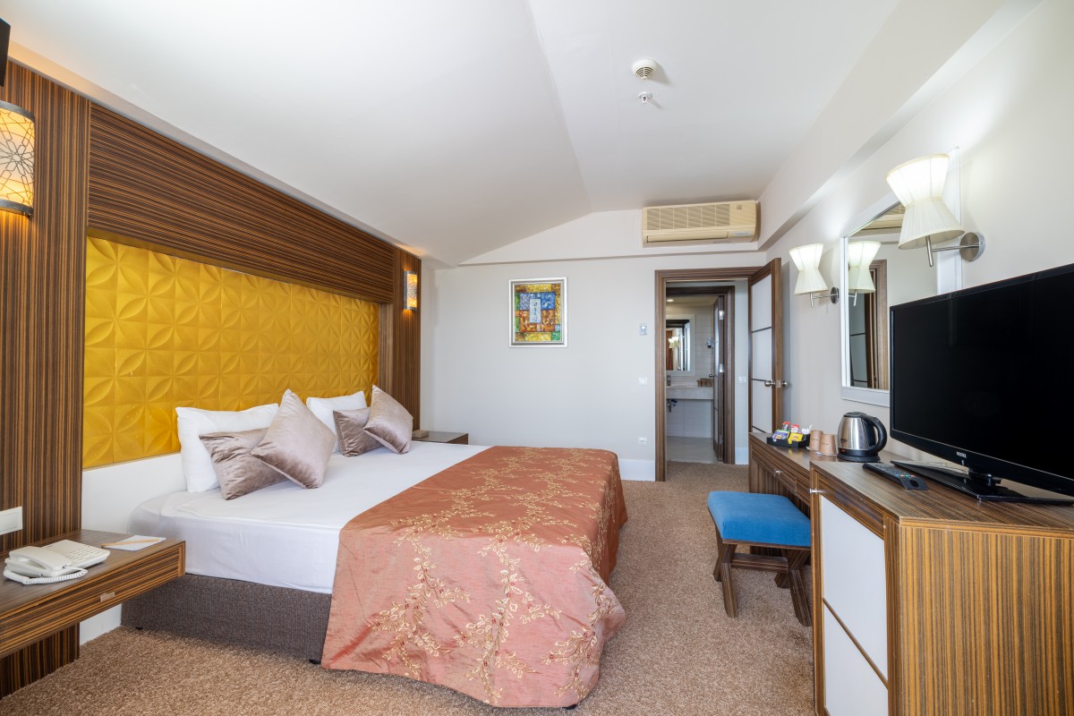 Crystal Family Resort & Spa