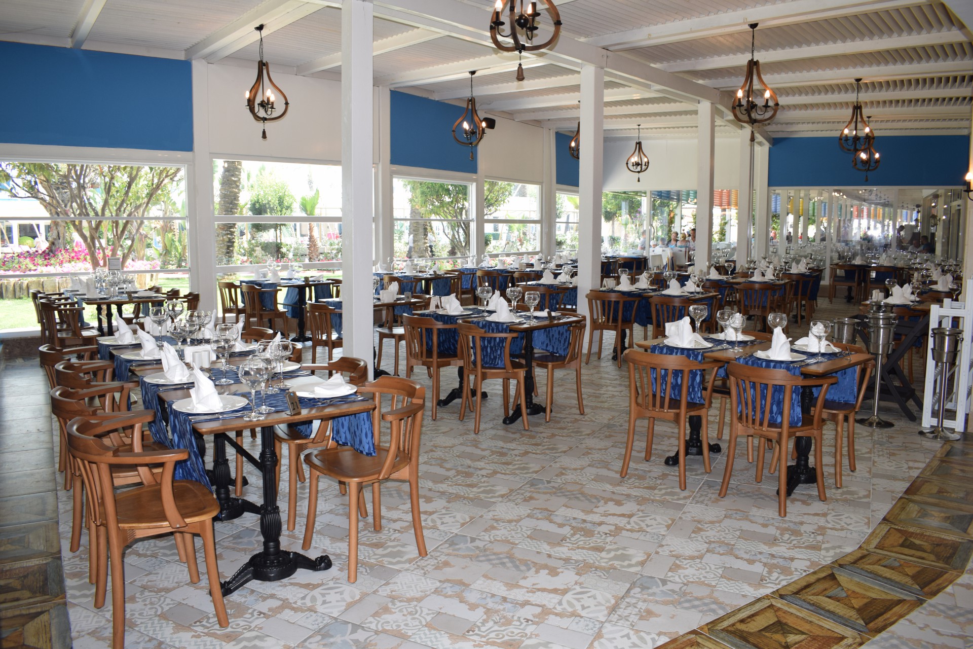 Crystal Admiral Resort Suites & Spa