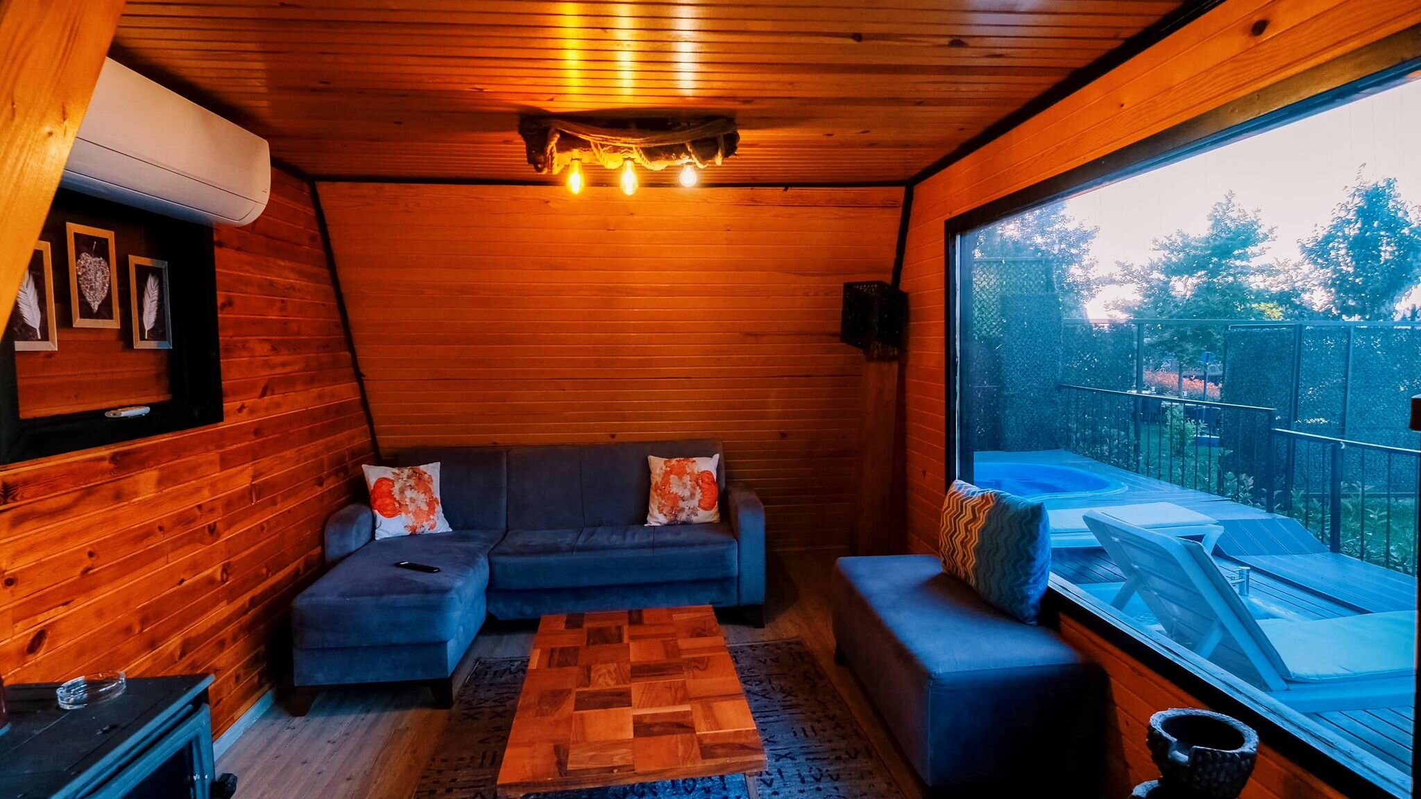 Suite Jakuzili Göl Manzaralı Bungalov