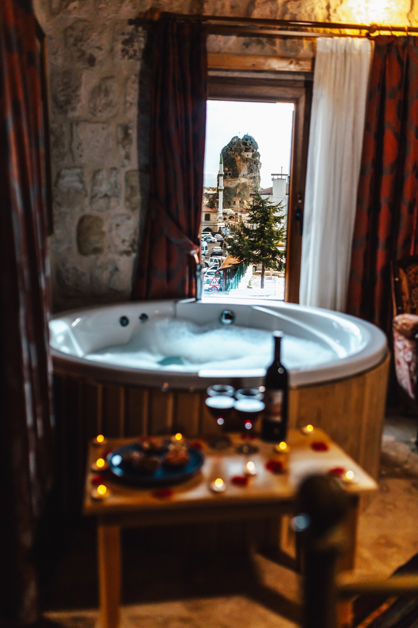 Deluxe Jacuzzi Room City View