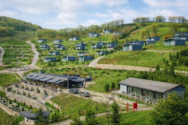 Feradis Resort (14+)