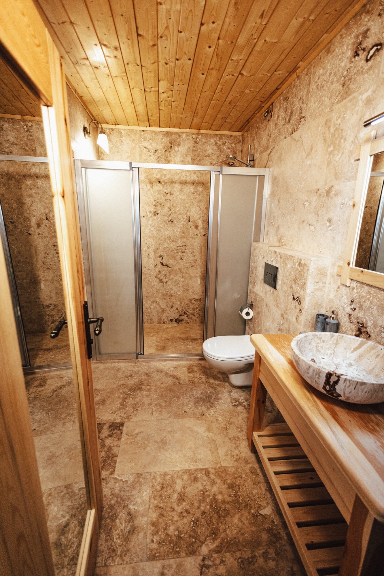 Deluxe Jacuzzi Room City View