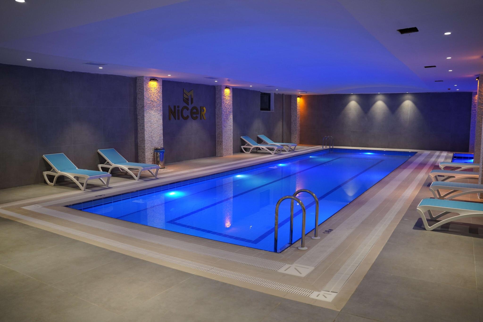 Nicer Hotel