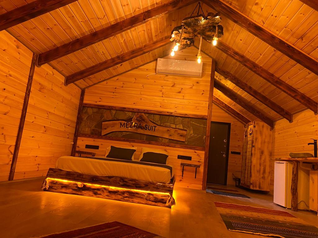 Suit Oda, Dağ Manzaralı