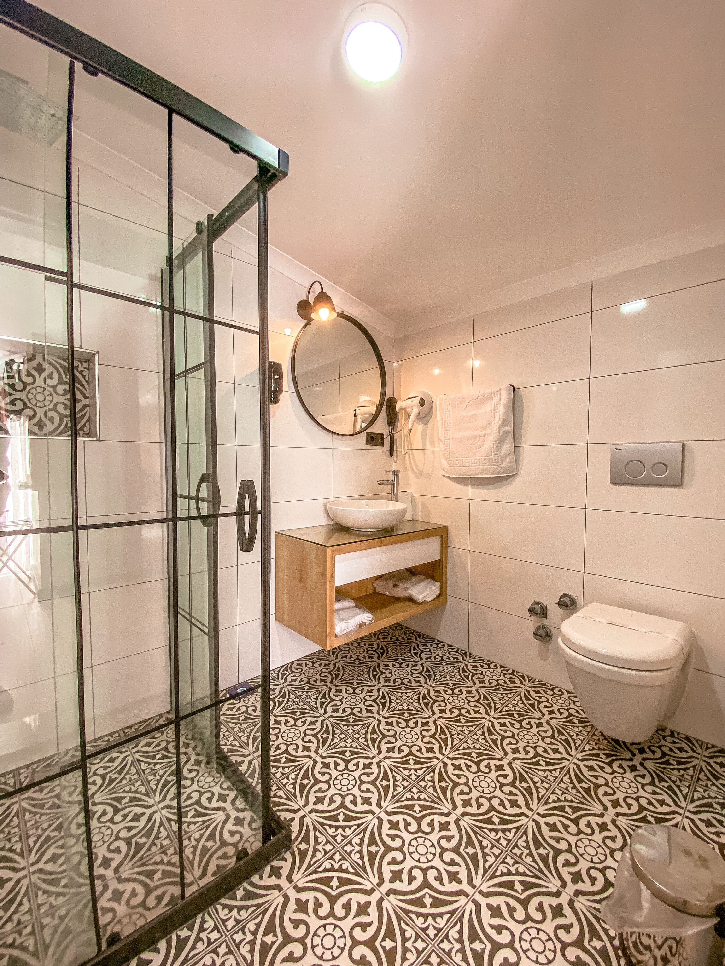 L`opera Deluxe Hotel