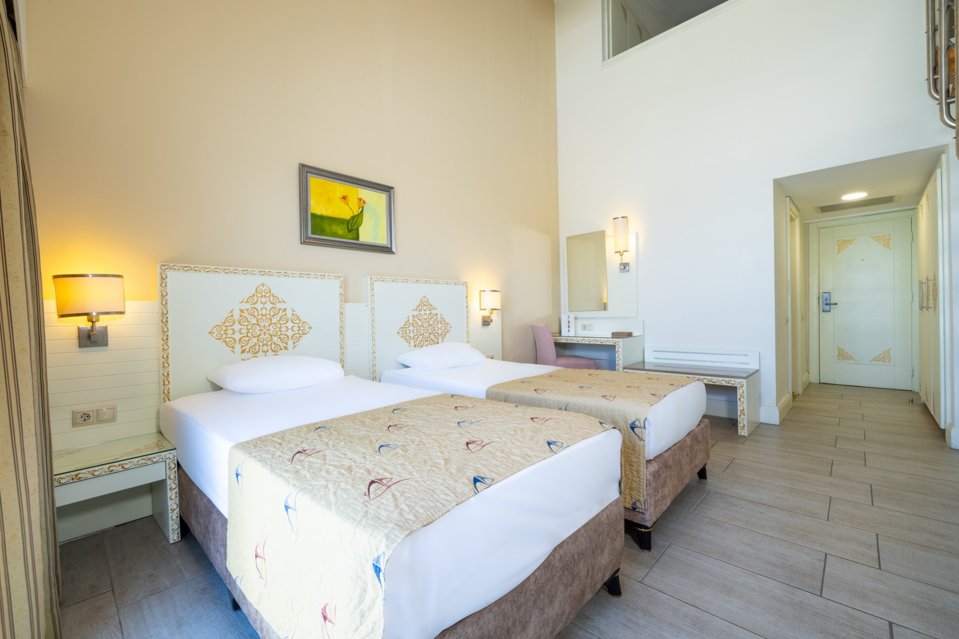 Crystal Admiral Resort Suites & Spa