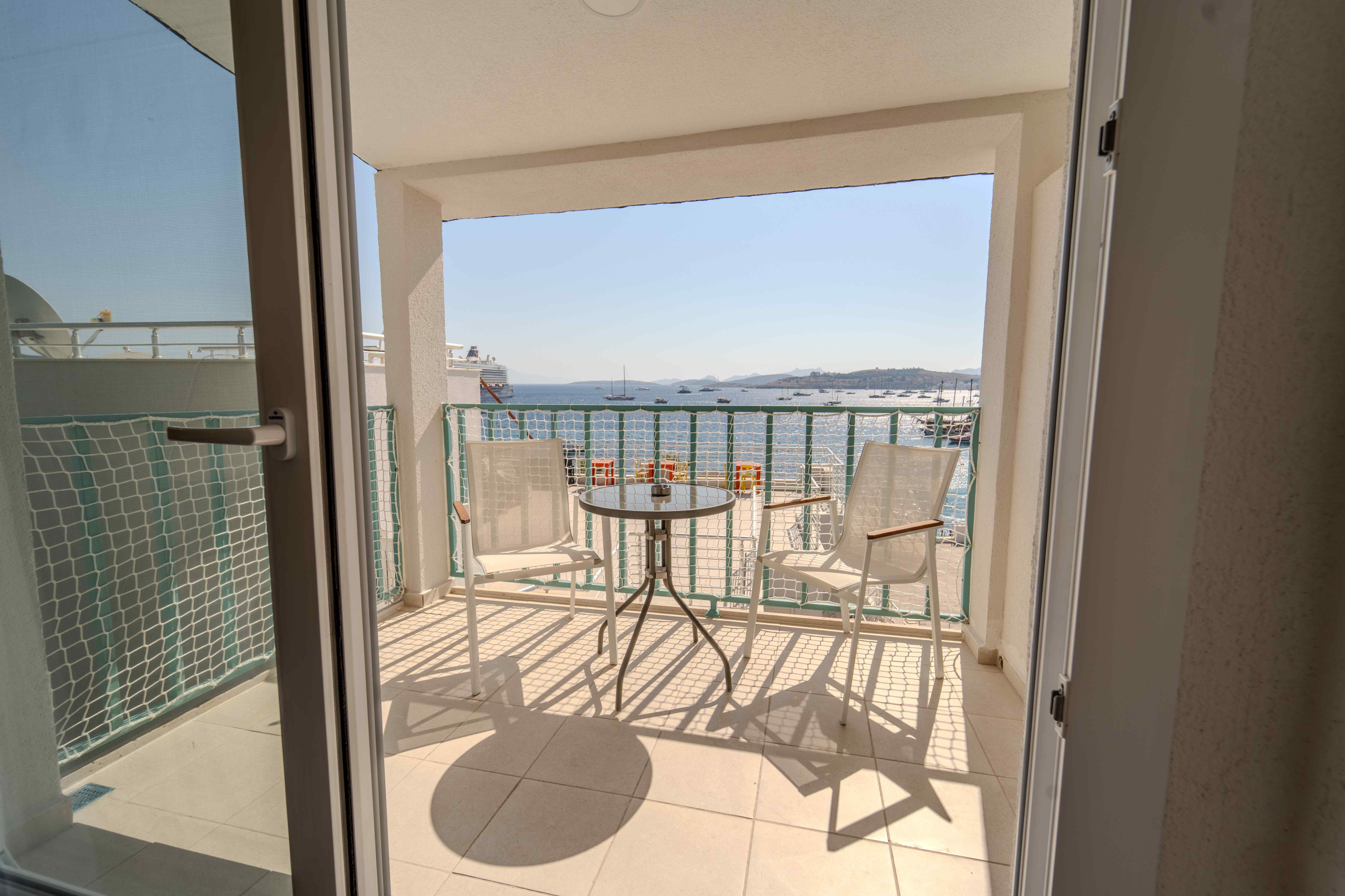 Mia Hill Suites