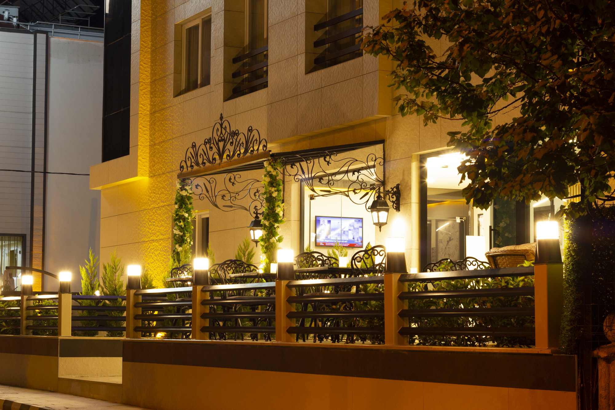 L'opera Deluxe Hotel