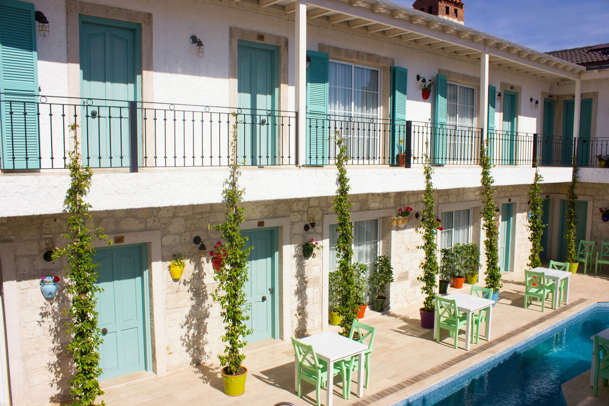 Avlu Alaçatı Butik Otel