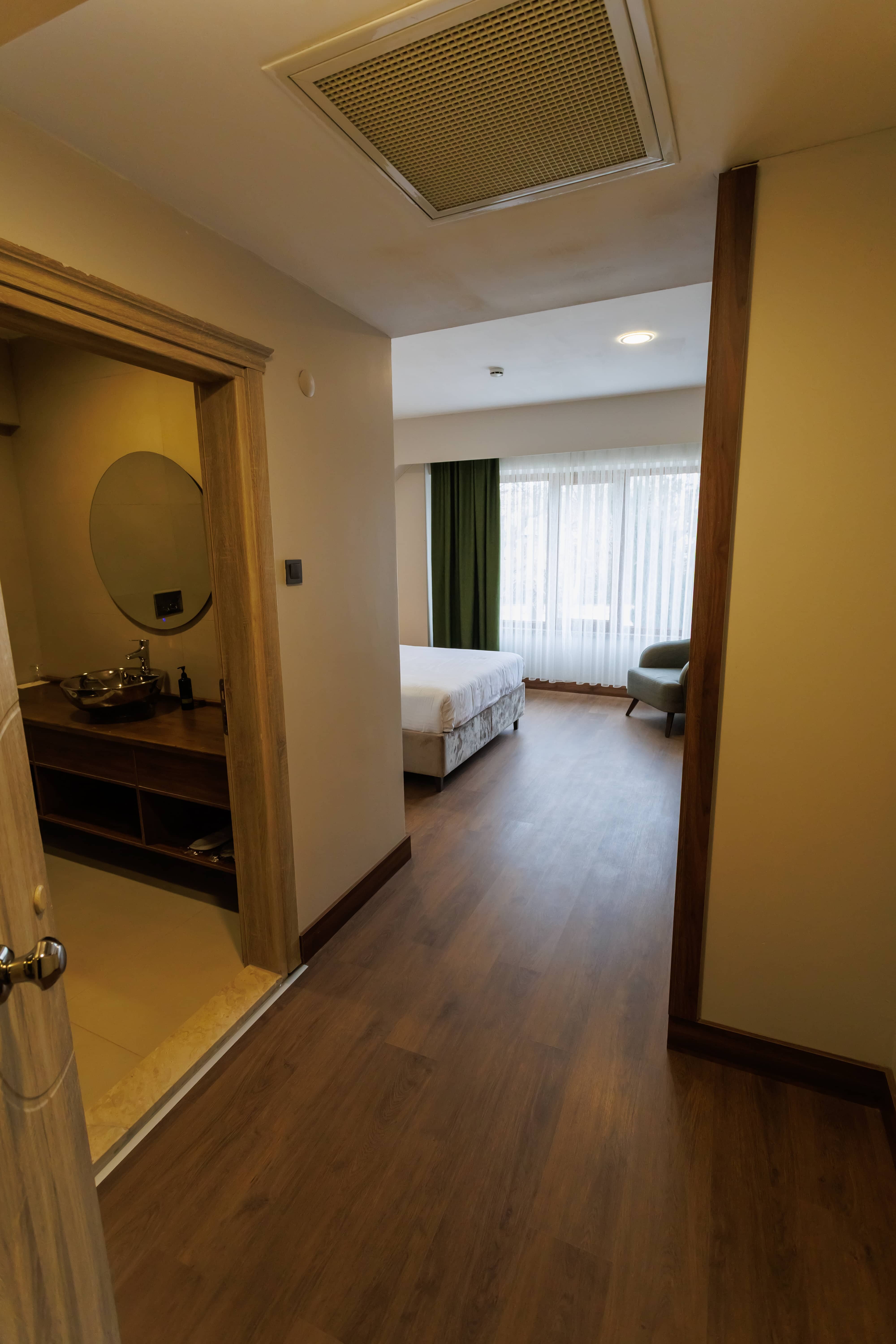 Standart Oda Deniz ve Köprü Manzaralı