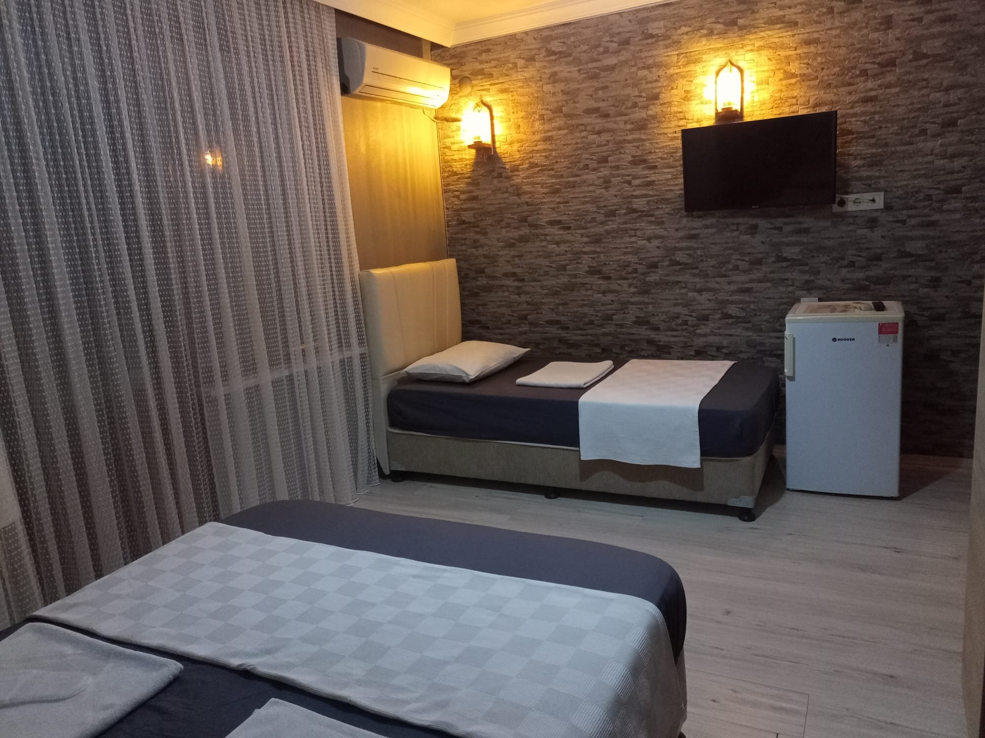 Üç Kişilik, Doğa Manzaralı, Balkonlu