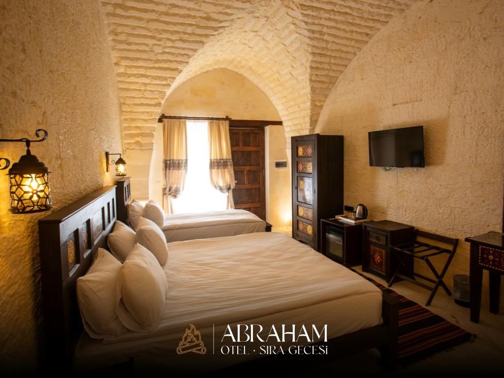 Abraham Otel · 20