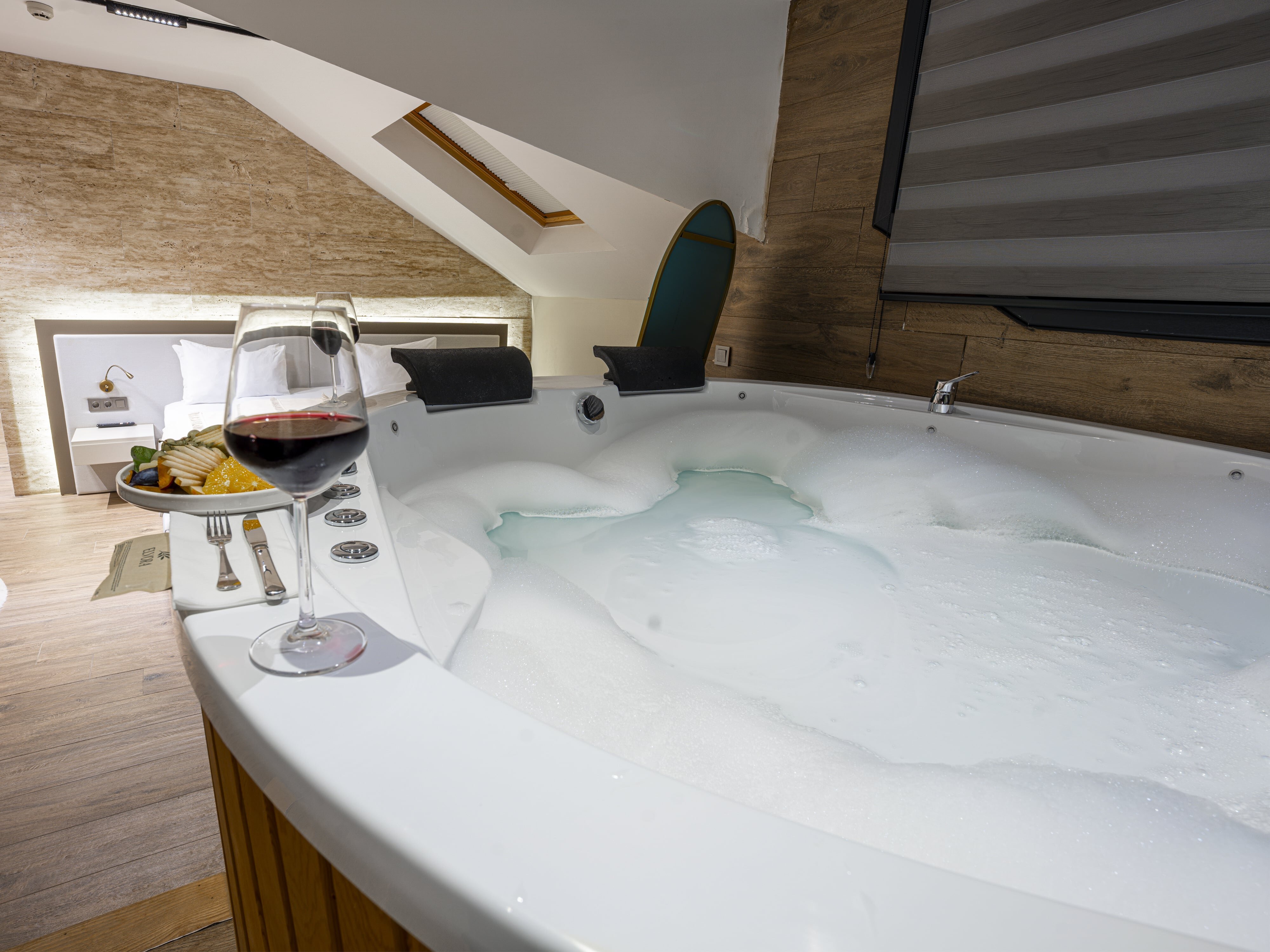 Roof River Suite