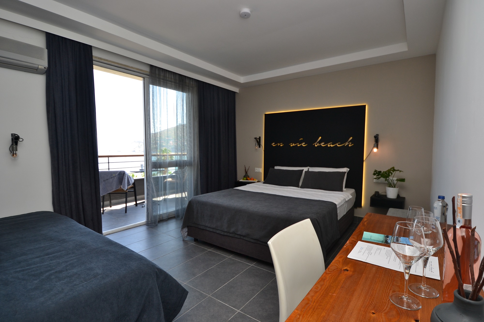 En Vie Beach Boutique Hotel