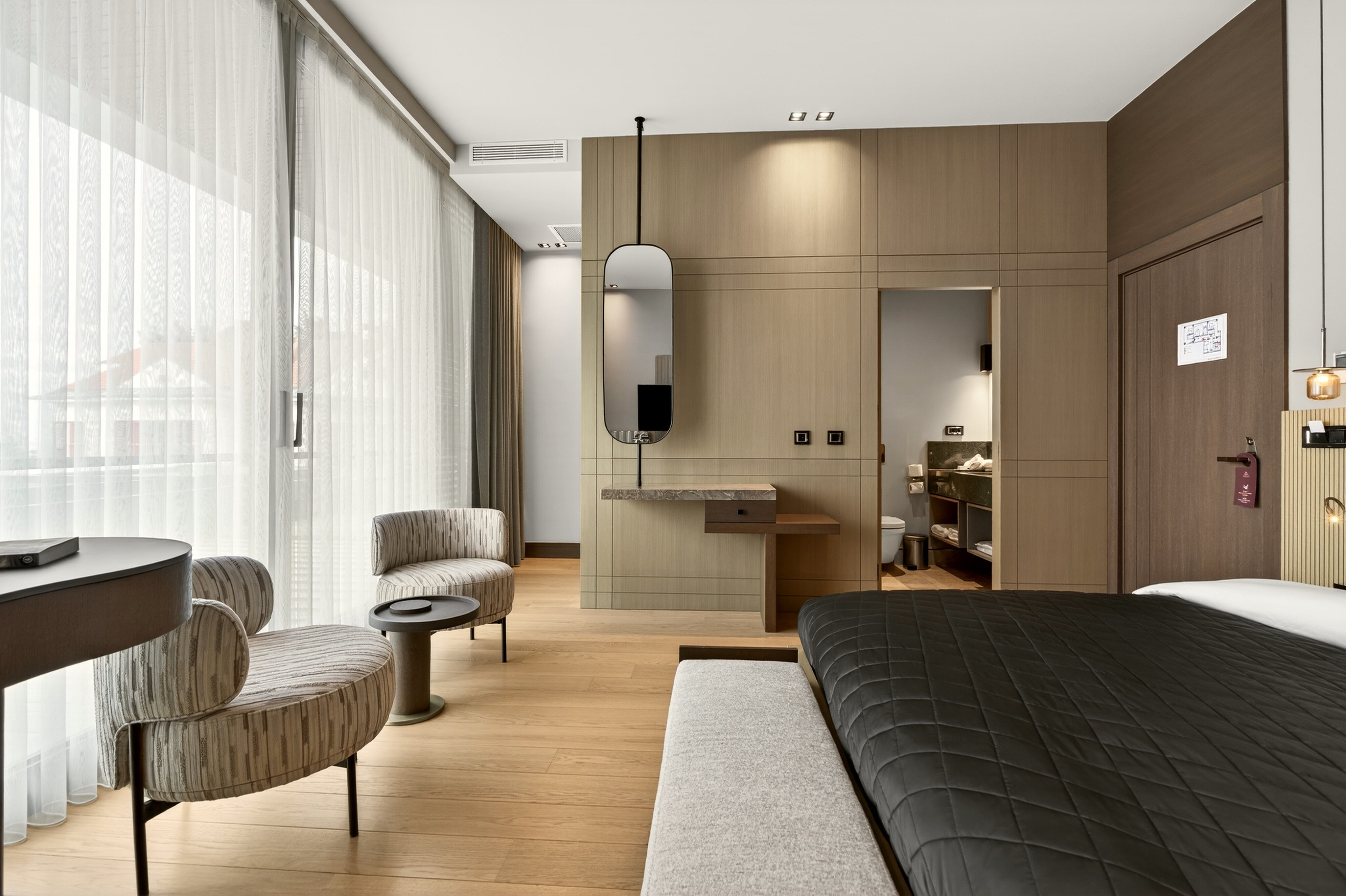 Deluxe King Suites