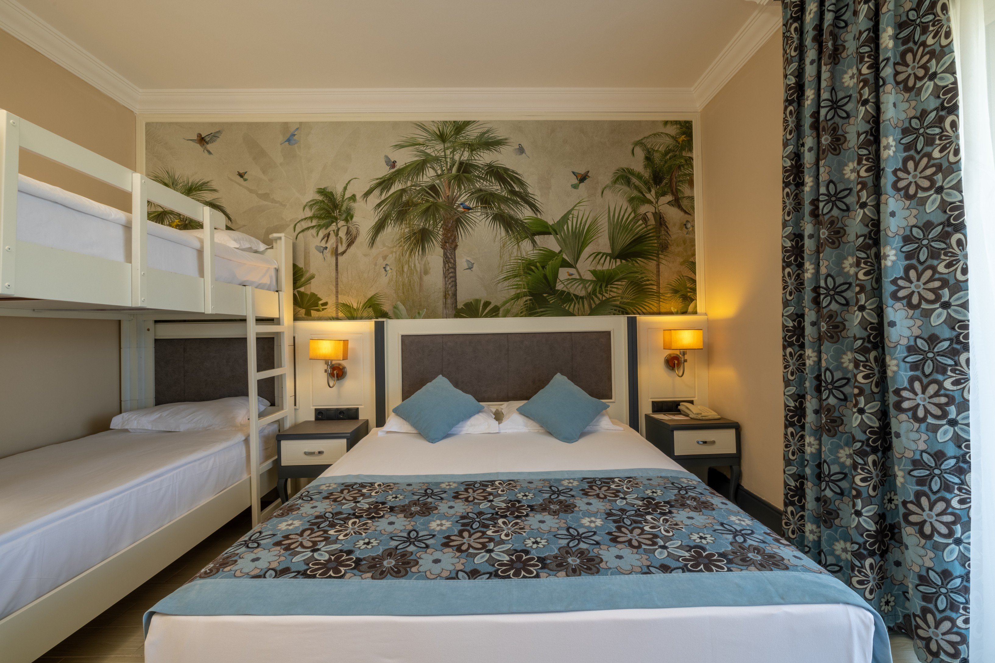 Bunked Room, Land View