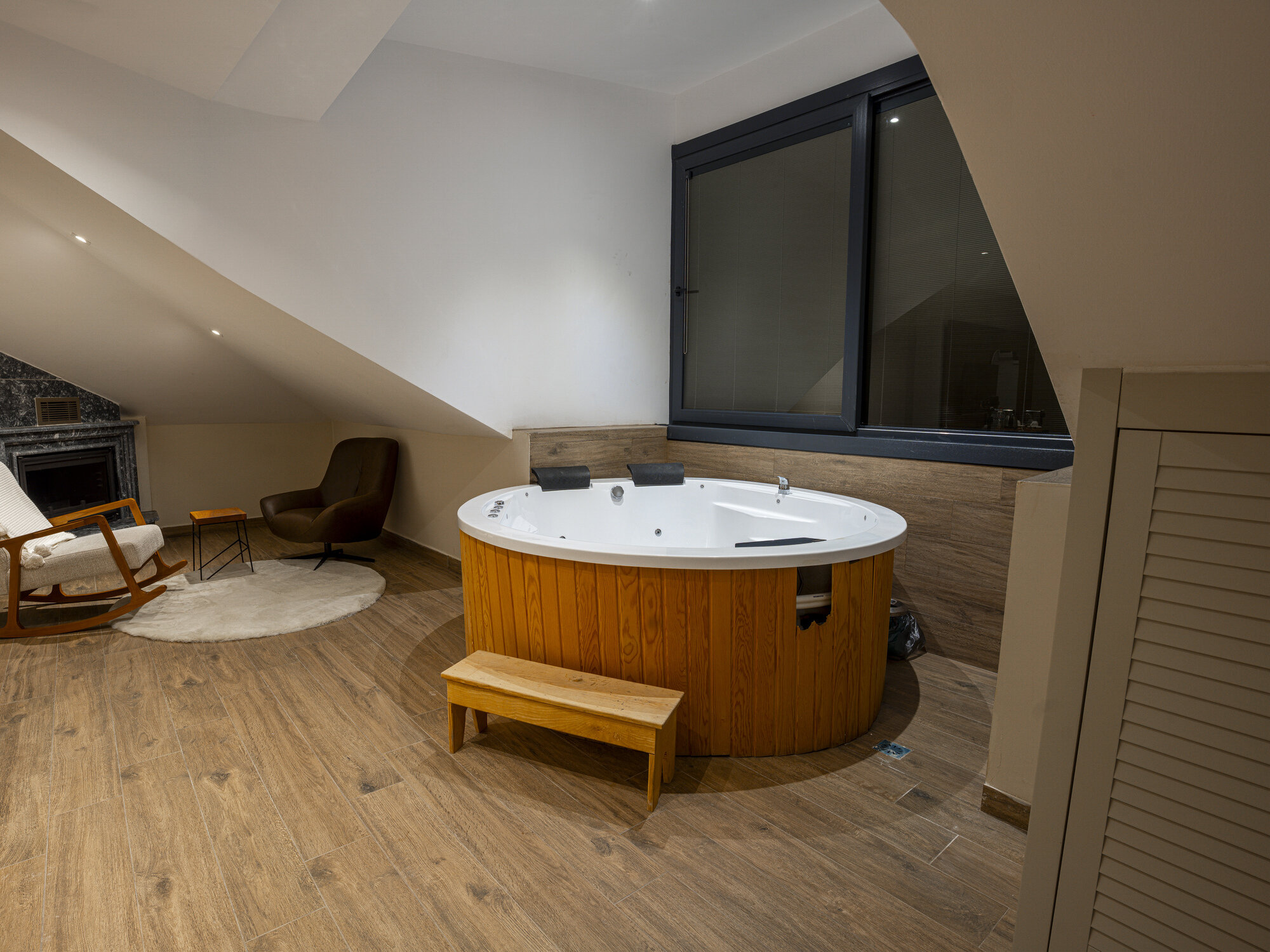 Roof Town Suite