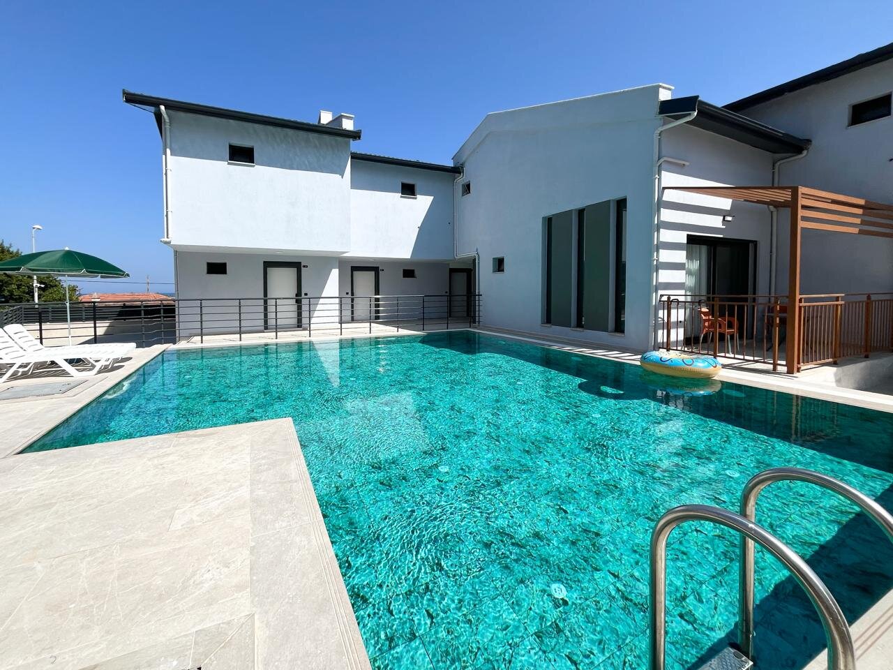 MY Sunset Suite · 8