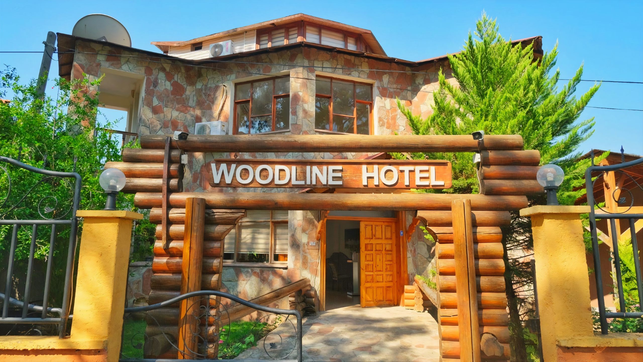 Woodline Hotel