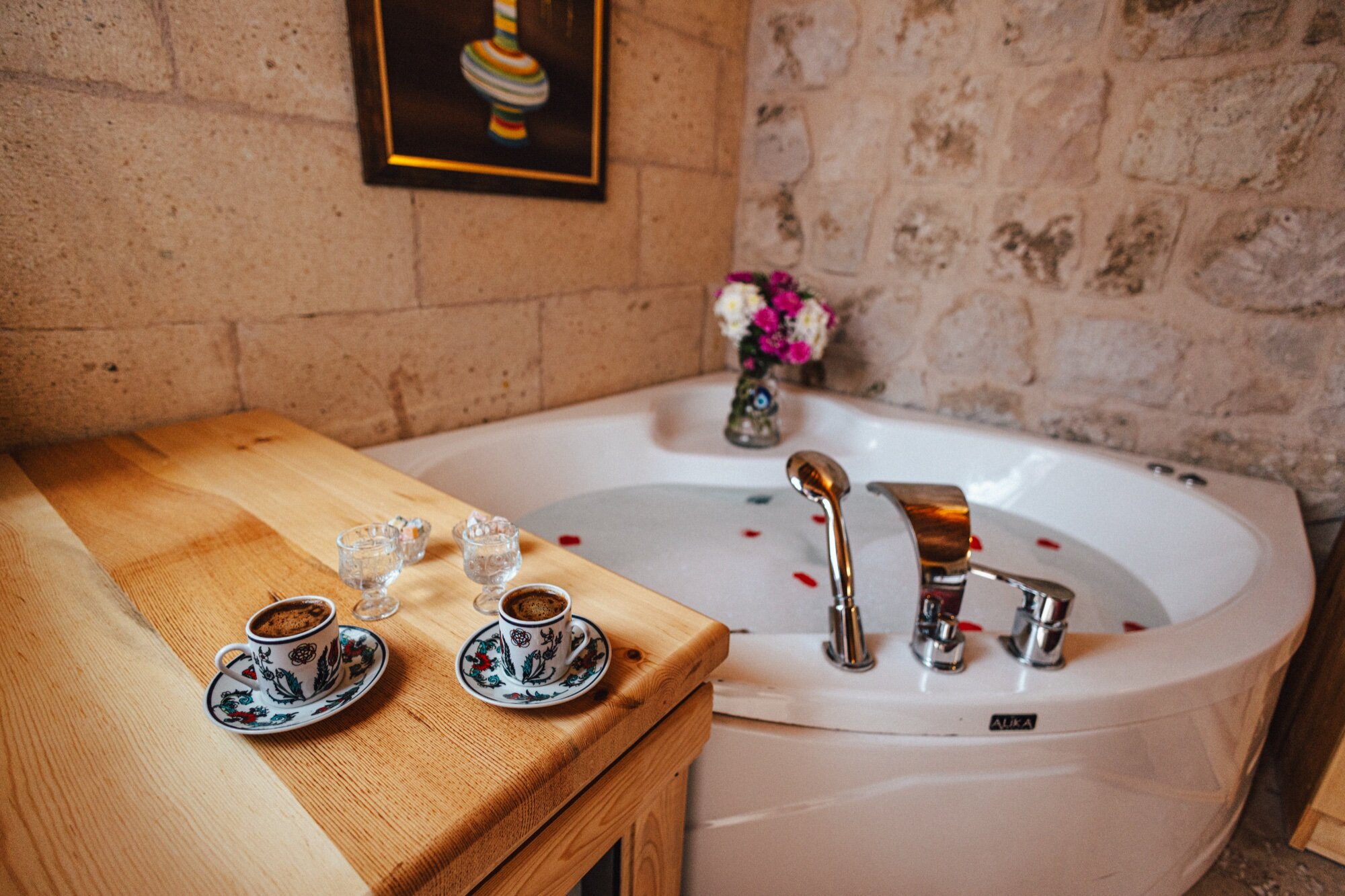 Deluxe Jacuzzi Room, Courtyard View